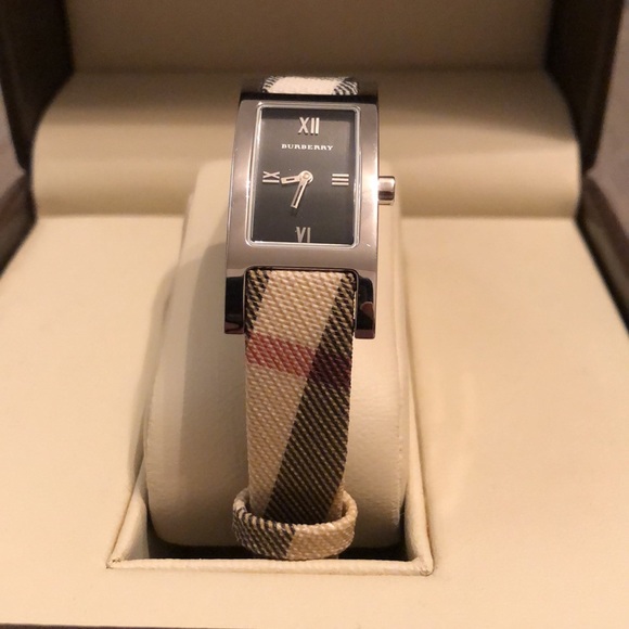 Authentic Burberry Check Band Women’s Watch - Picture 2 of 14